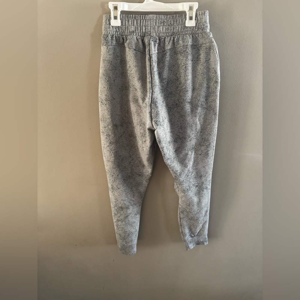 Gymshark Heathered Gray Joggers - Picture 5 of 6